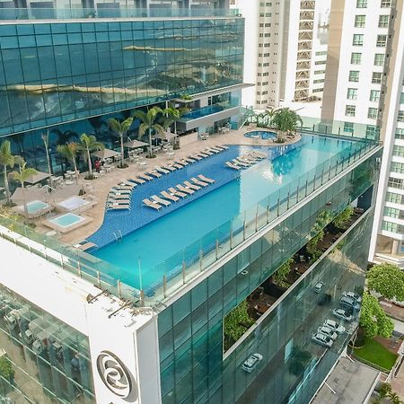 エステラル カルタヘナ デ インディアス ホテル イ セントロ デ コンベンシオネス Cartagena エクステリア 写真 Hotel's rooftop pool